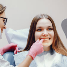 That “1000 Watt” Smile: How People are Embracing Teeth Whitening